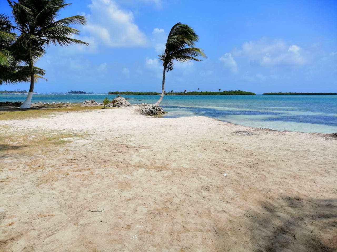 Guasirdup San Blas beach的照片 带有明亮的沙子表面