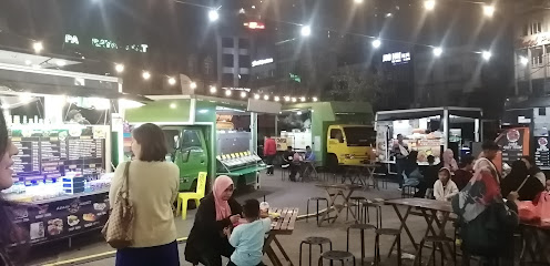 Night Food Trucks @Car Parking Brinchang