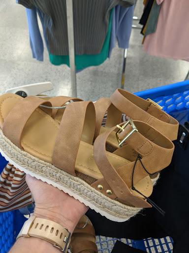 Clothing Store «Ross Dress for Less», reviews and photos, 1020 Veterans Pkwy, Clarksville, IN 47129, USA