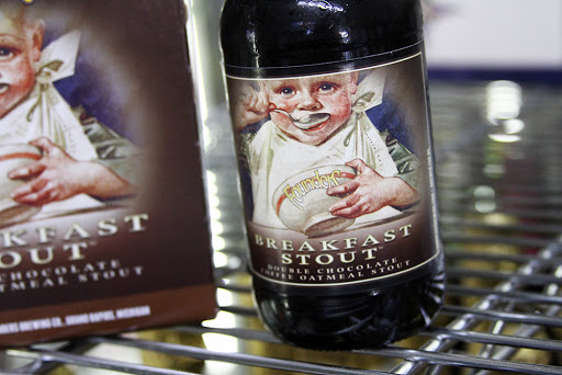 Liquor Store «Big Ten Party Stores», reviews and photos, 1108 E Grand River Ave, East Lansing, MI 48823, USA