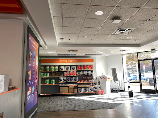 Print Shop «FedEx Office Print & Ship Center», reviews and photos, 10 E Hamilton Ave #500, Campbell, CA 95008, USA