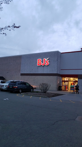 BJ’s Wholesale Club, 6000 Brush Hollow Rd, Westbury, NY 11590, USA, 