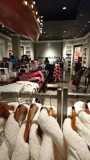 Clothing Store «Abercrombie & Fitch», reviews and photos, 7535 N Kendall Dr #1580, Miami, FL 33156, USA