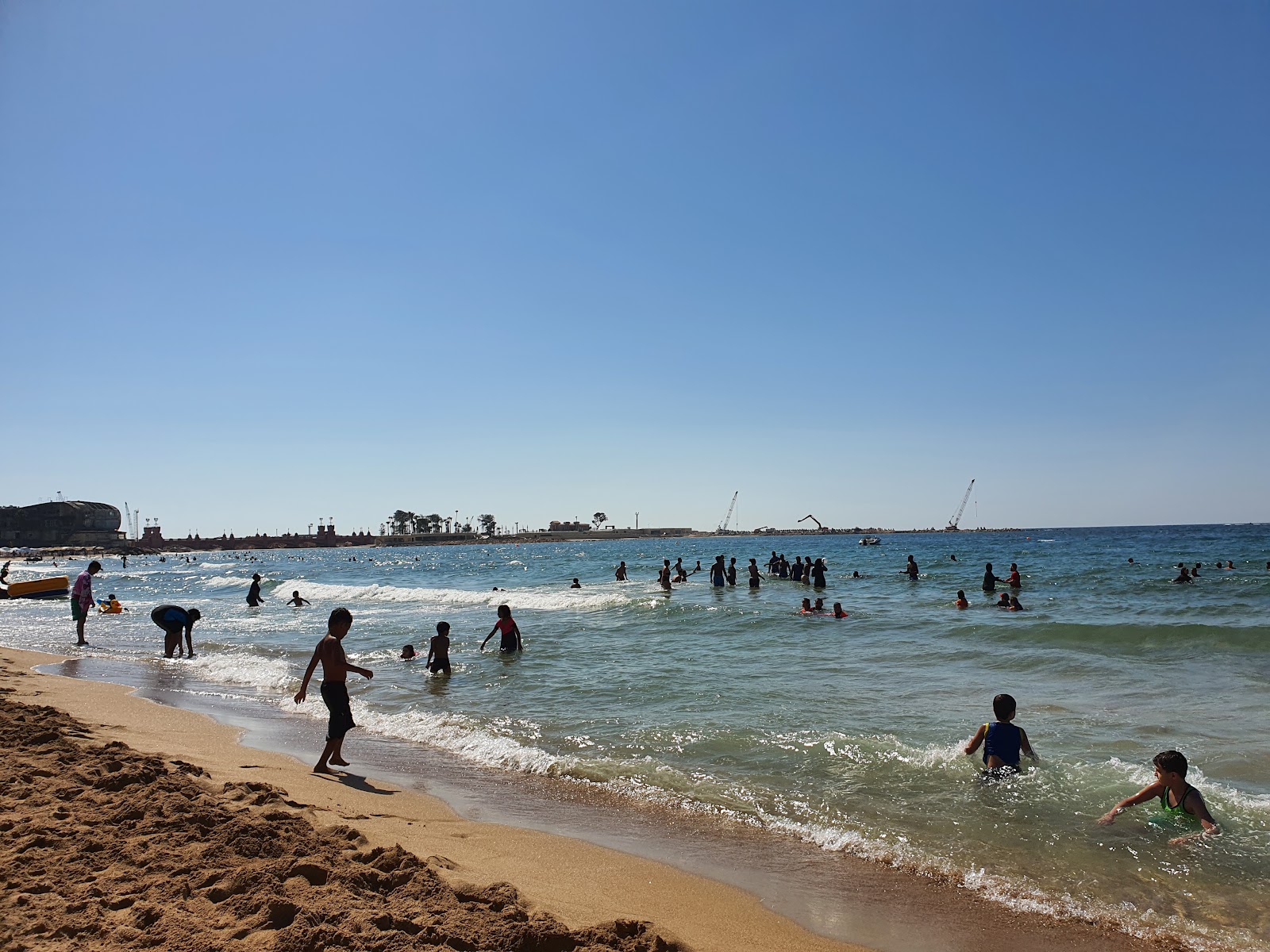 Fotografie cu El Mamurah Beach - locul popular printre cunoscătorii de relaxare