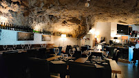 Atmosphère du Restaurant français La Grotte d'Auguste à Orange - n°15