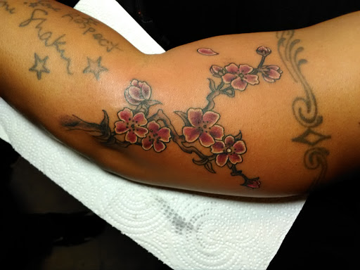 Tattoo Shop «Chicky Tattwo Tattoo Parlor», reviews and photos, 2001 W Main St, Leesburg, FL 34748, USA