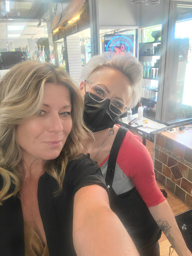 Hair Salon «Sizzor Shak Salon and Color Spa», reviews and photos, 208 E Main St, Collinsville, IL 62234, USA