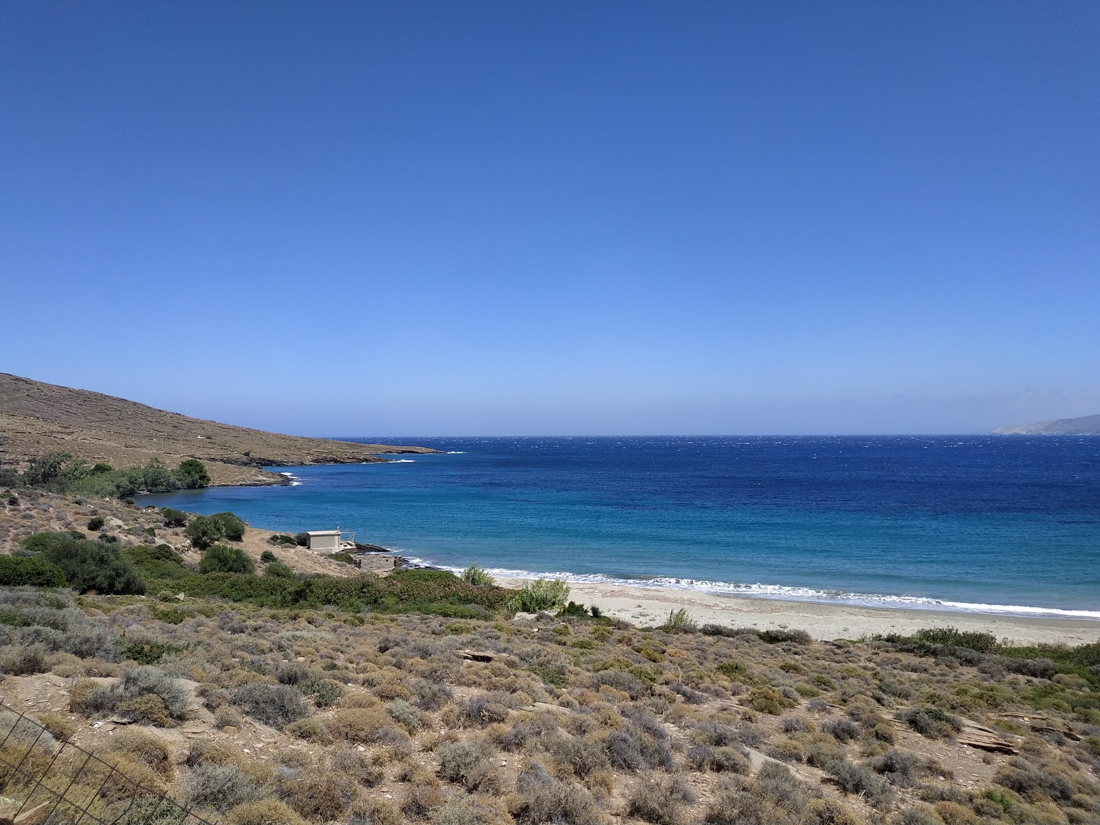 Foto di Stauros Beach con una superficie del sabbia luminosa