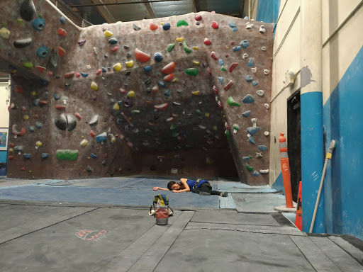 Rock Climbing Gym «Hangar 18 Indoor Climbing Gym - East Riverside», reviews and photos, 2111 Iowa Ave, Riverside, CA 92507, USA