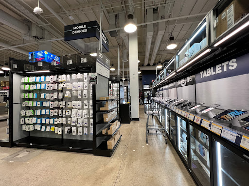 Micro Center image