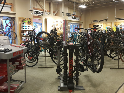 Camping Store «REI», reviews and photos, 1209 E Golf Rd, Schaumburg, IL 60173, USA