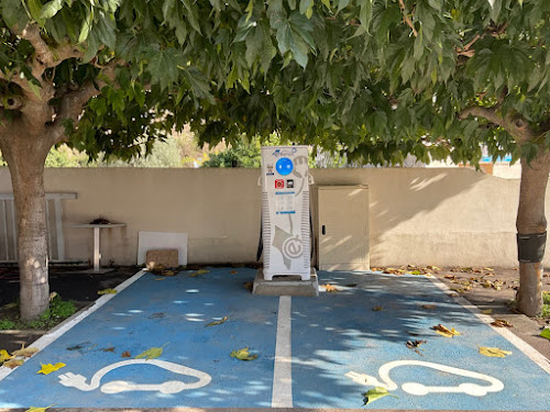 Borne de recharge de véhicules électriques E-motum Station de recharge Bonifacio