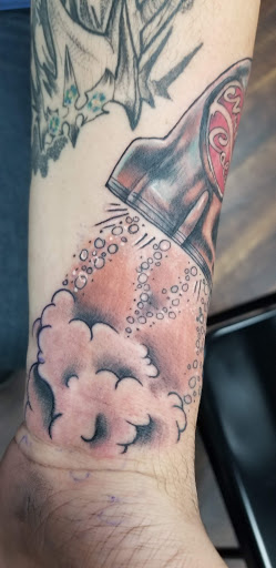 Tattoo Shop «High Street Tattoo Columbus», reviews and photos, 872 N High St, Columbus, OH 43215, USA