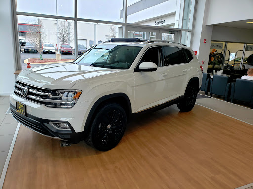 Volkswagen Dealer «Pugi Volkswagen», reviews and photos, 2020 Ogden Ave, Downers Grove, IL 60515, USA