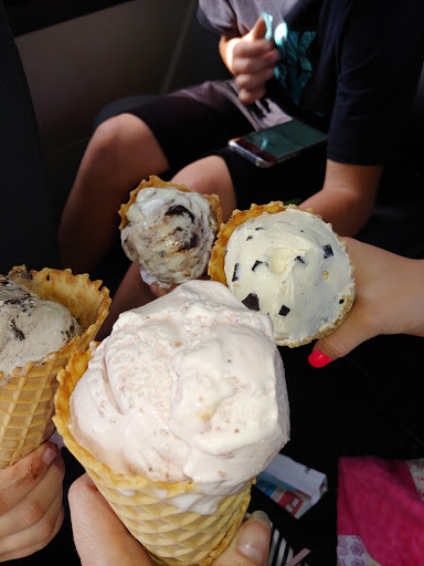 Ice Cream Shop «Milkhouse Ice Cream and Coffee Cafe», reviews and photos, 4189 Keewahdin Rd, Fort Gratiot Twp, MI 48059, USA