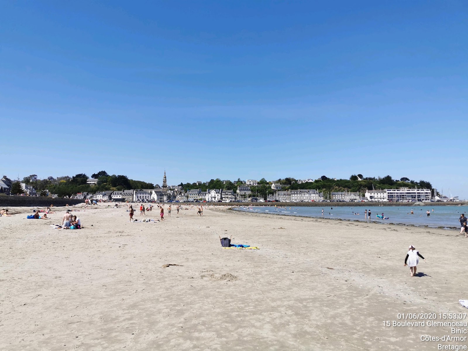 Plage de la Banche'in fotoğrafı mavi saf su yüzey ile