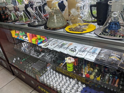 Vaporizer Store «Happy Rock Smoke Shop», reviews and photos, 334 NE 72nd St, Kansas City, MO 64118, USA