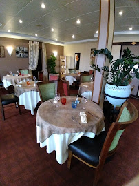Atmosphère du Restaurant français Restaurant La Biche Aux Bois à Yerres - n°12