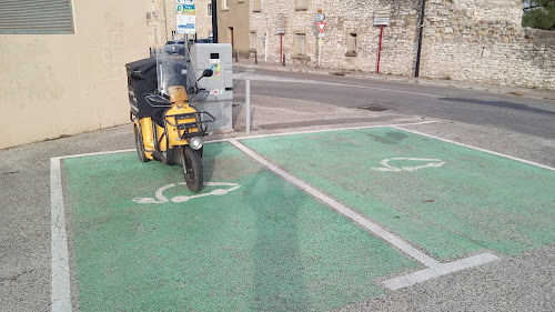 Borne de recharge de véhicules électriques RÉVÉO Charging Station Saint-Laurent-des-Arbres