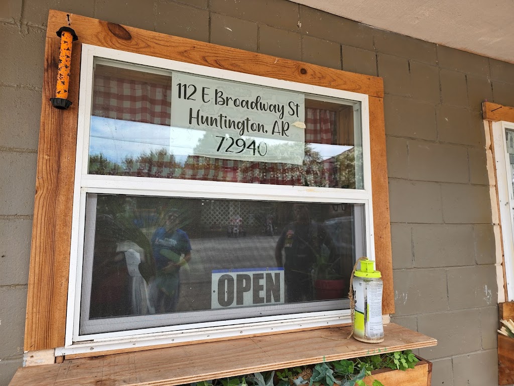 The Lunch Box Cafe 72940