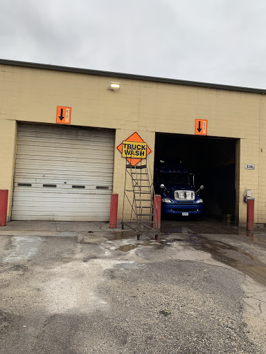 In & Out Truck Lube and Wash en Hammond