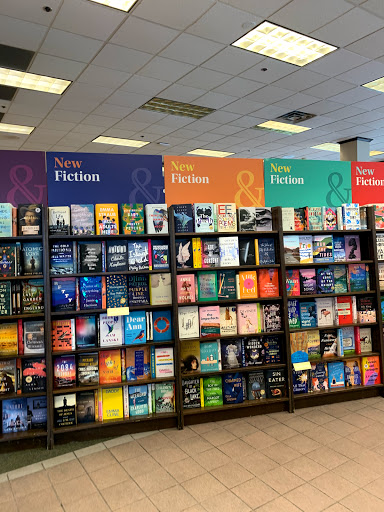 Book Store «Barnes & Noble Booksellers Crabtree Mall», reviews and photos, 4325 Glenwood Ave, Raleigh, NC 27612, USA