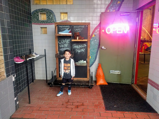 Shoe Store «Epocha Shoes & Vintage Apparel», reviews and photos, 2620 Main St, Dallas, TX 75226, USA