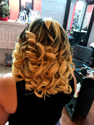 Beauty Salon «Zuni Hair Dominican Salon», reviews and photos, 358 N 4th St, Reading, PA 19601, USA