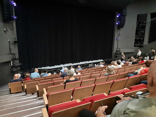 Theaters on Sundays in Tel Aviv