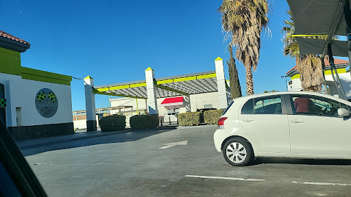 Palmdale Speedwash/ UHAUL en Palmdale