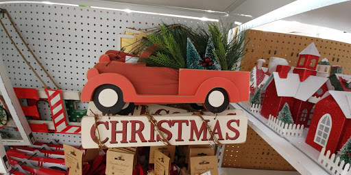 Home Goods Store «Tuesday Morning», reviews and photos, 911 Lithia Pinecrest Rd, Brandon, FL 33511, USA