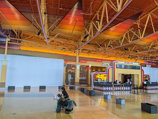 Shopping Mall «Great Lakes Crossing Outlets», reviews and photos, 4000 Baldwin Rd, Auburn Hills, MI 48326, USA