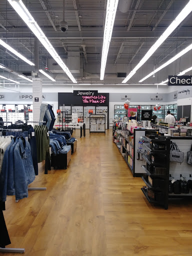 Department Store «Saks OFF 5TH», reviews and photos, 260 Shrewsbury Plaza, Shrewsbury, NJ 07702, USA