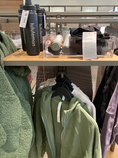 Sportswear Store «lululemon», reviews and photos, 750 Spectrum Center Dr, Irvine, CA 92618, USA