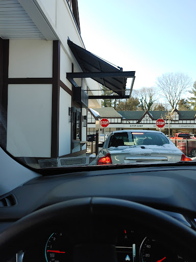 Shopping Mall «Golden Horseshoe Shopping Center», reviews and photos, 1088 Wilmot Rd, Scarsdale, NY 10583, USA