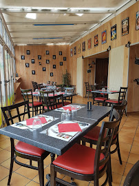 Atmosphère du Restaurant La Brasserie de la Tour à Chéroy - n°2