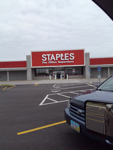 Staples, 1733 Midway Mall, Elyria, OH 44035, USA, 