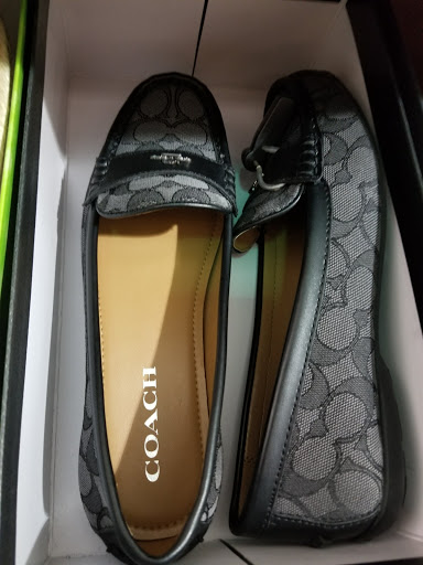 Department Store «Saks OFF 5TH», reviews and photos, 3310 Livermore Outlets Dr, Livermore, CA 94551, USA