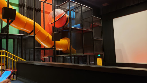 Movie Theater «B&B Theatres Overland Park 16», reviews and photos, 8601 W 135th St, Overland Park, KS 66223, USA