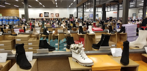 Shoe Store «DSW Designer Shoe Warehouse», reviews and photos, 2515 W 75th St, Naperville, IL 60540, USA