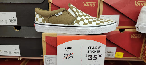 Shoe Store «Shoe Carnival», reviews and photos, 2105 N Prospect Ave, Champaign, IL 61822, USA