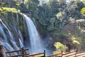 Pulhapanzak Falls image