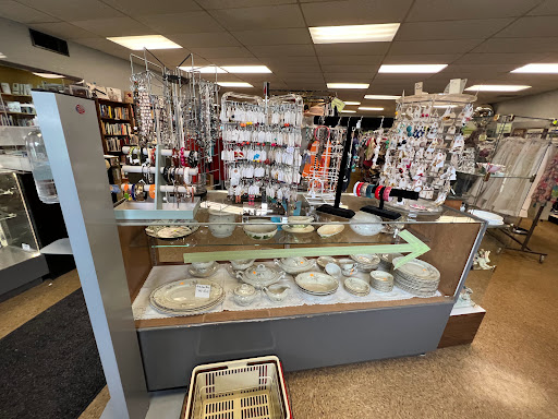 Thrift Store «This-N-That Thrift Shop», reviews and photos, 5007 Georgia Ave, Nashville, TN 37209, USA