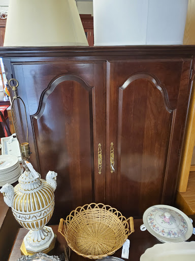 Thrift Store «Bryn Mawr Hospital Thrift Shop», reviews and photos, 804 County Line Rd, Bryn Mawr, PA 19010, USA