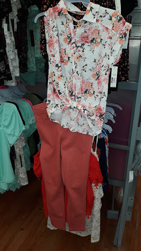 Shopping Mall «Crossroads Shopping Center», reviews and photos, 1525 U.S. 41, Schererville, IN 46375, USA