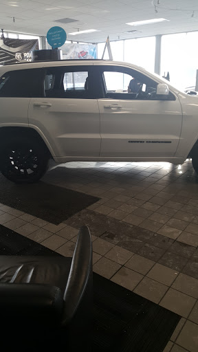 Car Dealer «Northland Chrysler Jeep Dodge RAM», reviews and photos, 14100 W 8 Mile Rd, Oak Park, MI 48237, USA