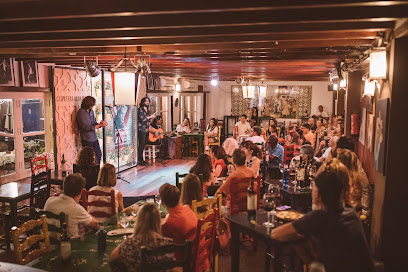 Información y opiniones sobre Restaurante Granada Tablao Flamenco Jardines de Zoraya de Granada