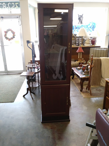 Home Goods Store «Paws & Claws Thrift Store», reviews and photos, 132 E Broad St, Groveland, FL 34736, USA