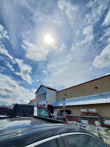 Home Improvement Store «Tractor Supply Co.», reviews and photos, 8135 Brookville Rd, Indianapolis, IN 46239, USA