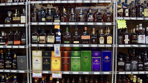 Liquor Store «Scores Liquors», reviews and photos, 6714 Shepherdsville Rd, Louisville, KY 40228, USA